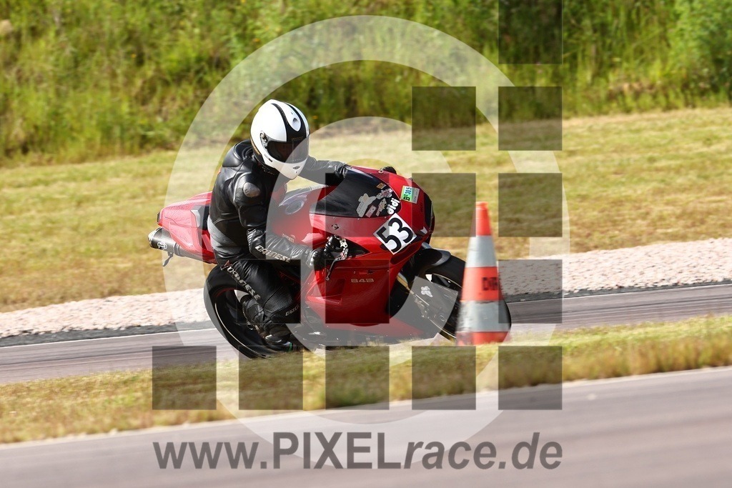 0053-20240530_00236 | Schöne Erinnerungen an spannende Momente - das festzuhalten ist unser Job. PIXELrace.de ist seit 2003 auf den Rennstrecken Europas unterwegs um die Action draußen beim Fahren und die wunderbare Stimmung imm Fahrerlager für euch einzufangen.