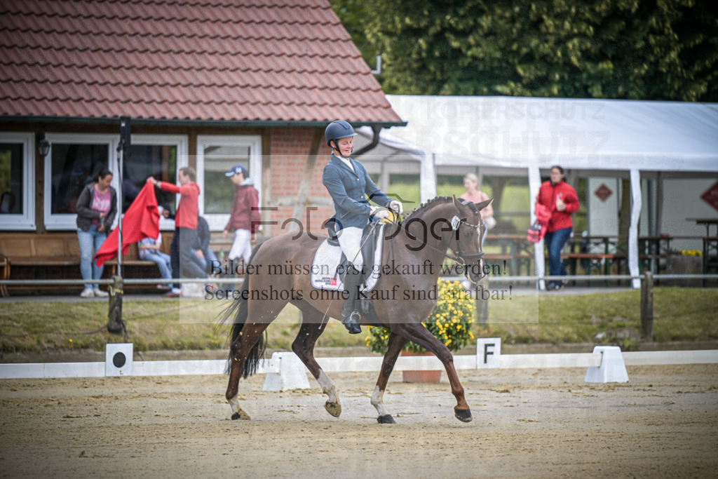 DOS_7974 | Entdecke hochwertige Reitturnierfotos von Foto Oger. Professionell, emotional und authentisch – jetzt Lieblingsmomente im Shop bestellen.Deutschlandweite Turnierfotografie. - Realisiert mit Pictrs.com