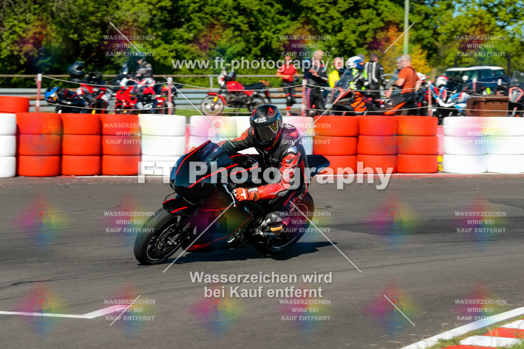 Moto-TeamOBK-21299 | Hier findet Ihr Bilder von Touristenfahrten auf der Nürburgring Nordschleife oder von anderen Veranstaltungen die ich besucht habe. Viel Spass beim Durch Schauen 