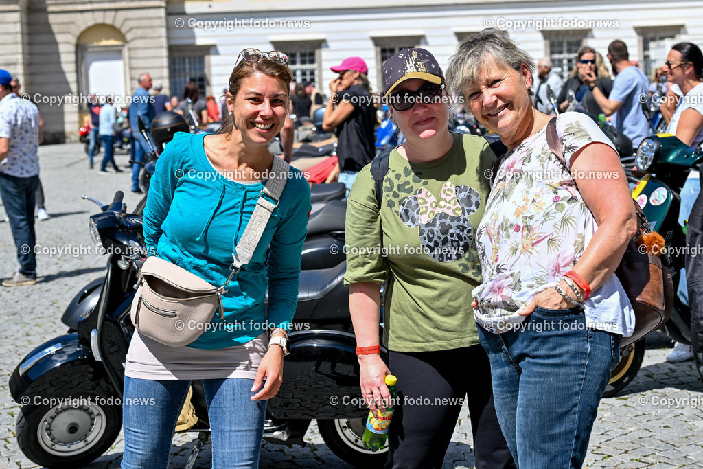 Lets Vespa togehter_ Neuhofen_ 05.05.2024-114 | 05.05.2024, Neuhofen, Kremsmuenster, AUT, Lets Vespa togehter 2024, Vespatreffen, im Bild Teilnehmer Vespatreffen, Motorsport Stadler