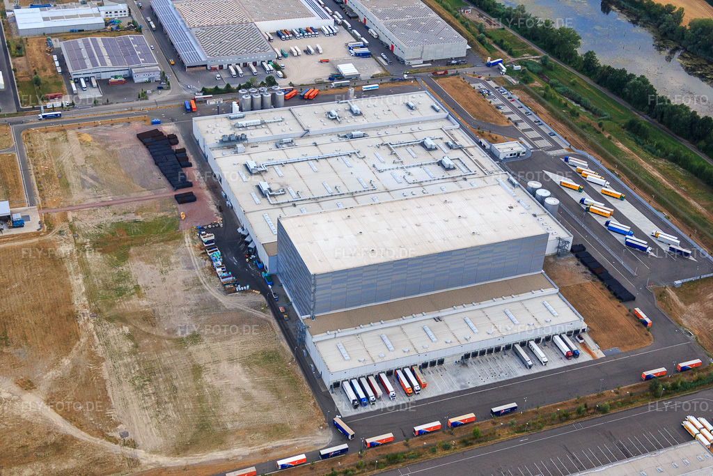 Luftbild: Pfälzer Erfrischungsgetränke GmbH in Wörth am Rhein im Bundesland Rheinland-Pfalz in Deutschland. Foto: IMG_083789.jpg vom 24.07.2015 durch Werner Riehm/FLY-FOTO.deMEG Gruppe - MEG Gruppe