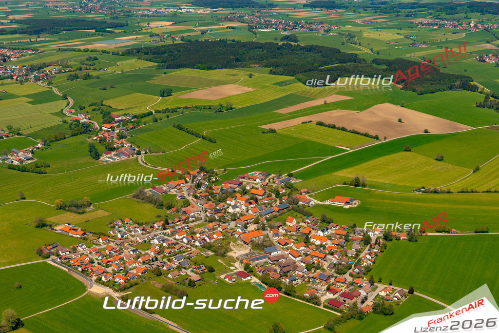 Das Luftbild zeigt : Frankenried Mauerstetten - Die Luftaufnahme wurde 2024 vom UL-Flugzeug aus erstellt ( keine Drohne ) - Hochauflösende Luftaufnahme - Für grossformatige Ausdrucke geeignet. Die Geschenkidee !Mit Lizenz und Bildrechte bestellbar