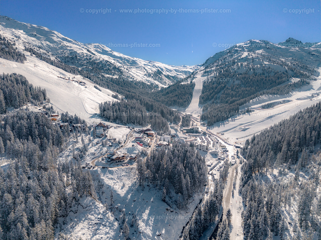  Hochfügen Winterwanderweg copyright  Thomas Pfister-27 | PHOTOGRAPHY BY THOMAS PFISTER