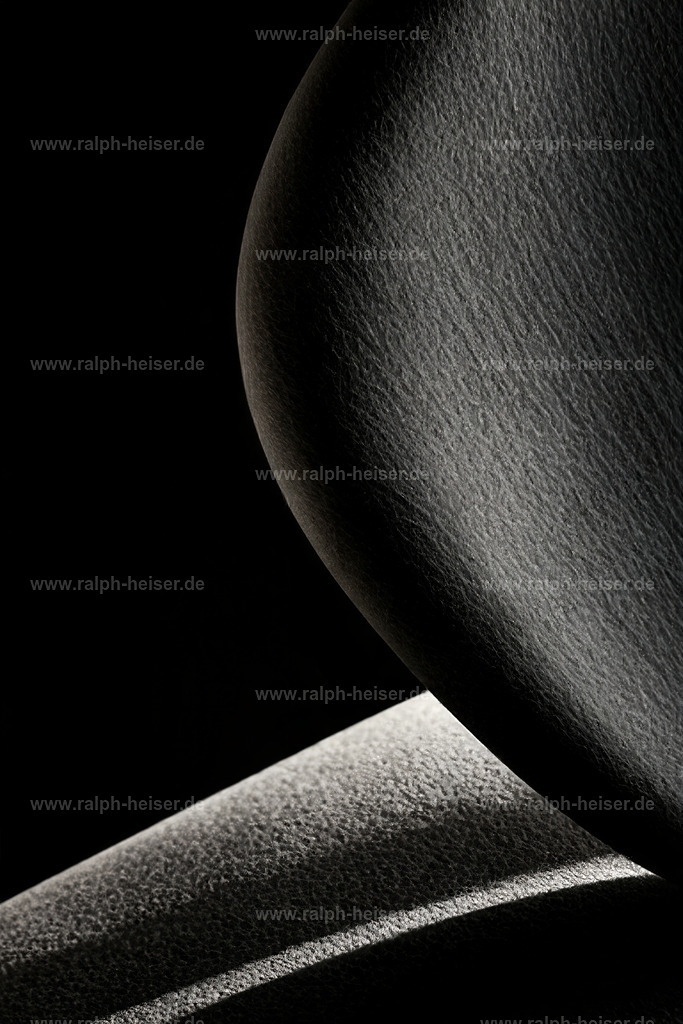 KI00360 | Mit moderner KI‑generiertes schwarz-weiß Artwork, sorgfältig manuell für den Druck optimiert.