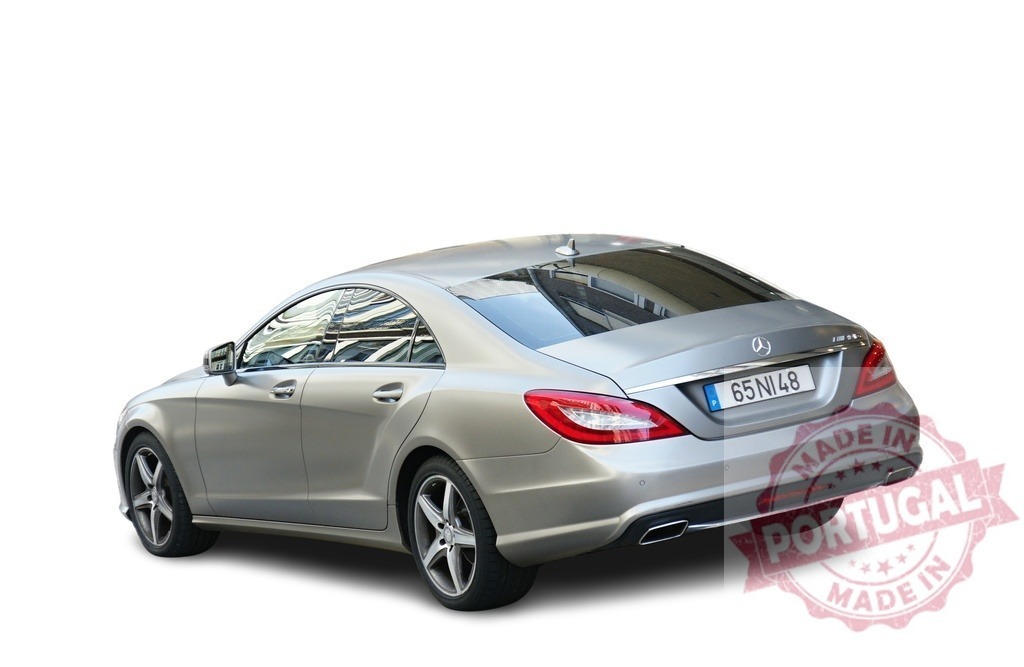 Silver Mercedes-Benz CLS 350 parked on white background | Modern silver Mercedes-Benz CLS 350 car parked on a white background, viewed from the rear - Realisiert mit Pictrs.com