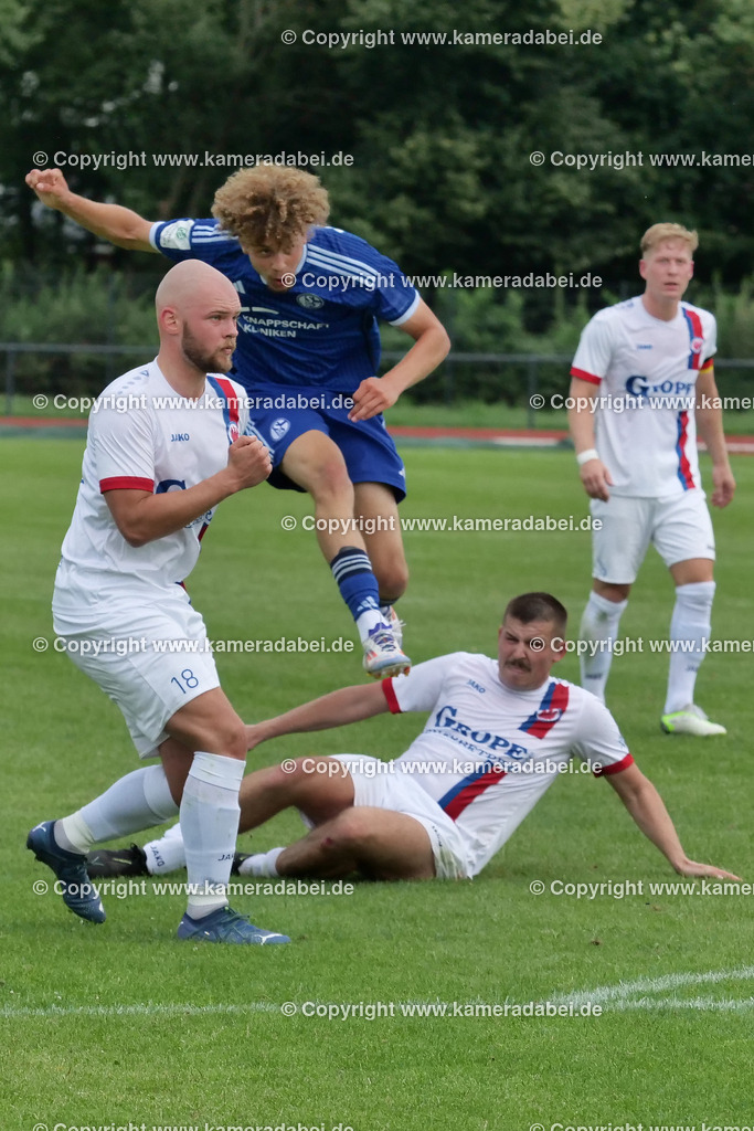 Fußball : Testspiel : SuS 09 Dinslaken - Schalke 04 U 19 am 25.07.2024 | Foto : Jochen Emde / www.kameradabei.de - Realisiert mit Pictrs.com