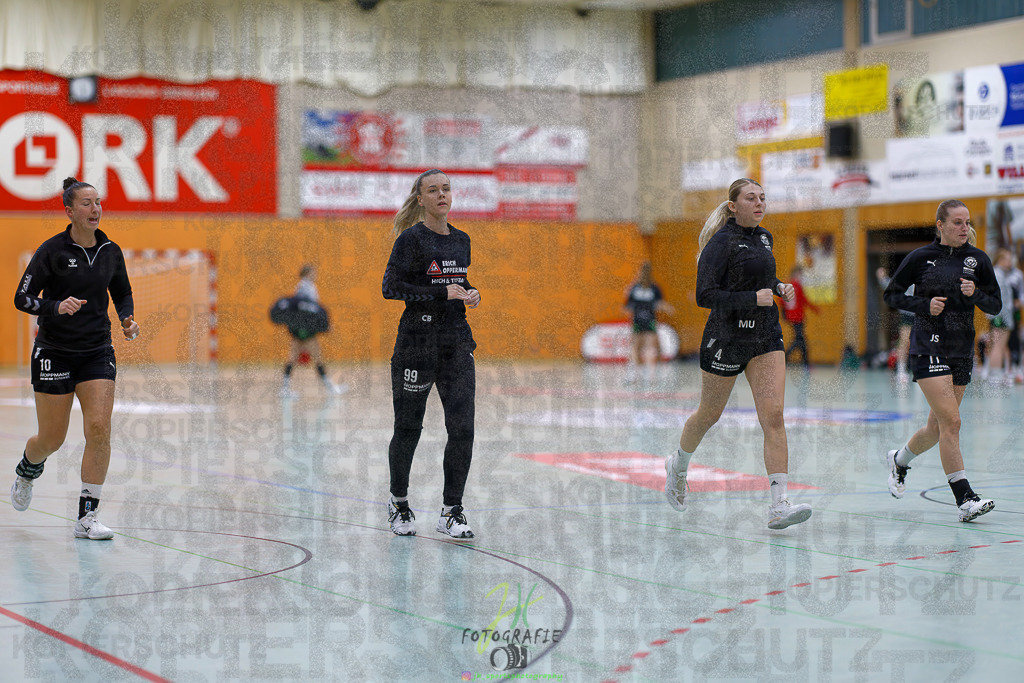 Frauen Oberliga Mitte (HHV); HSG Kleenheim/Langgöns II - HSG Eibelshausen/Ewersbach | Frauen Oberliga Mitte (HHV); HSG Kleenheim/Langgöns II - HSG Eibelshausen/Ewersbach am 01.11.2025 in Oberkleen (Weidig-Halle)Photo © 2025 - Jörg Heinrich - Realisiert mit Pictrs.com