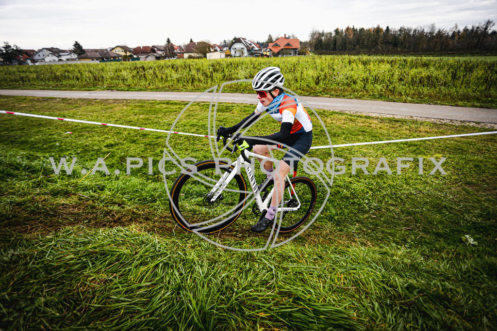 ..... | AUSTRIA, 24.11.24, 3.Radquerfeldein GP um das Sportzentrum Gunskirchen Image shows: Photo: Wapics / Andreas Willdoner