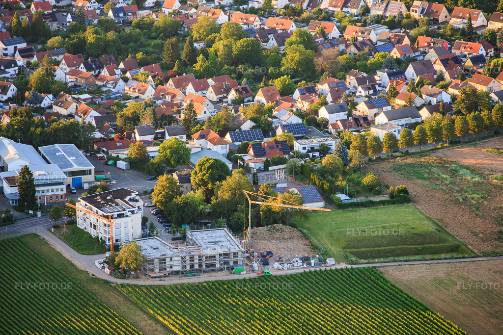 Luftbild: Neubaustelle an der Wollmesheimer Höhe in Landau in der Pfalz im Bundesland Rheinland-Pfalz in Deutschland. – Foto: IMG_157634.jpg vom 18.06.2026 durch Werner Riehm/FLY-FOTO.de – Auflösung des Originals: 5752 x 3835 px