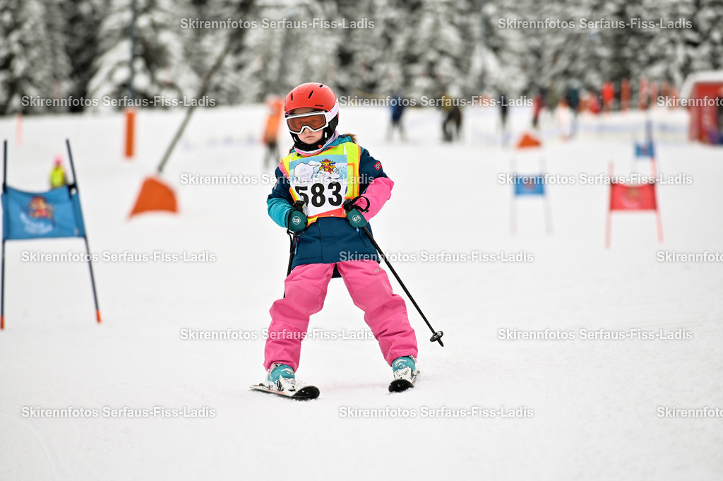 SRF_20.02.2026_0560 | Skirennfotos,Serfaus,Fiss,Ladis,Kinderskirennen,Winter,Tirol,Oberland,skirace,SFL,feelfree,weil wir's genießen,ski,Ski,skifahren,Sonnenplateau, - Realisiert mit Pictrs.com