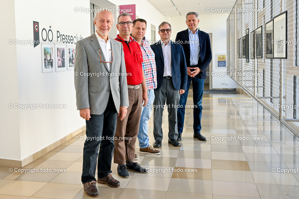 Pressekonferenz ADX Energy_ 07.09.2023-1 | 07.09.2023, Presseclub Linz, AUT, Pressekonferenz ADX Energy, Stimmungslage zur Gasexploration in Molln, im Bild Georg Brasseur (Univ. Prof. TU Graz), Andreas Knoll (Regioplan Ingenieure Salzburg GmbH), Martin Schober (Gemeindevorstand Molln), Alan Reingruber (Geschaeftsfuehrer ADX Vie GmbH), Paul Fink (CEO ADX Energy)