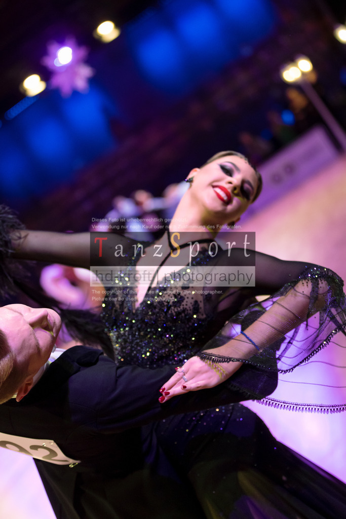20241215_WDSF_Int_Open_Std-Riga-9318 | Tanzsportbilder, Standardtanz, Lateintanz, WDSF, DTV, LTVB, dancecomp, goc, hessen tanzt, blaues band der spree, walzer, tango, wiener walzer, slowfox, quickstepp, samba, rumba, cha-cha-cha, paso doble. jive, hd-kroft photography, turniertanzsport