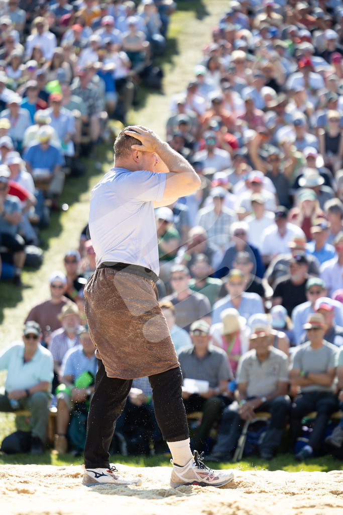 Rigi2025_2676 | Die Schwinger des Schwyzer Kantonalen Schwingerverbandes: Fotos, die Dynamik und Leidenschaft festhalten, sowie emotionale Momente aus dem traditionellen Schwingsport zeigen. - Realisiert mit Pictrs.com