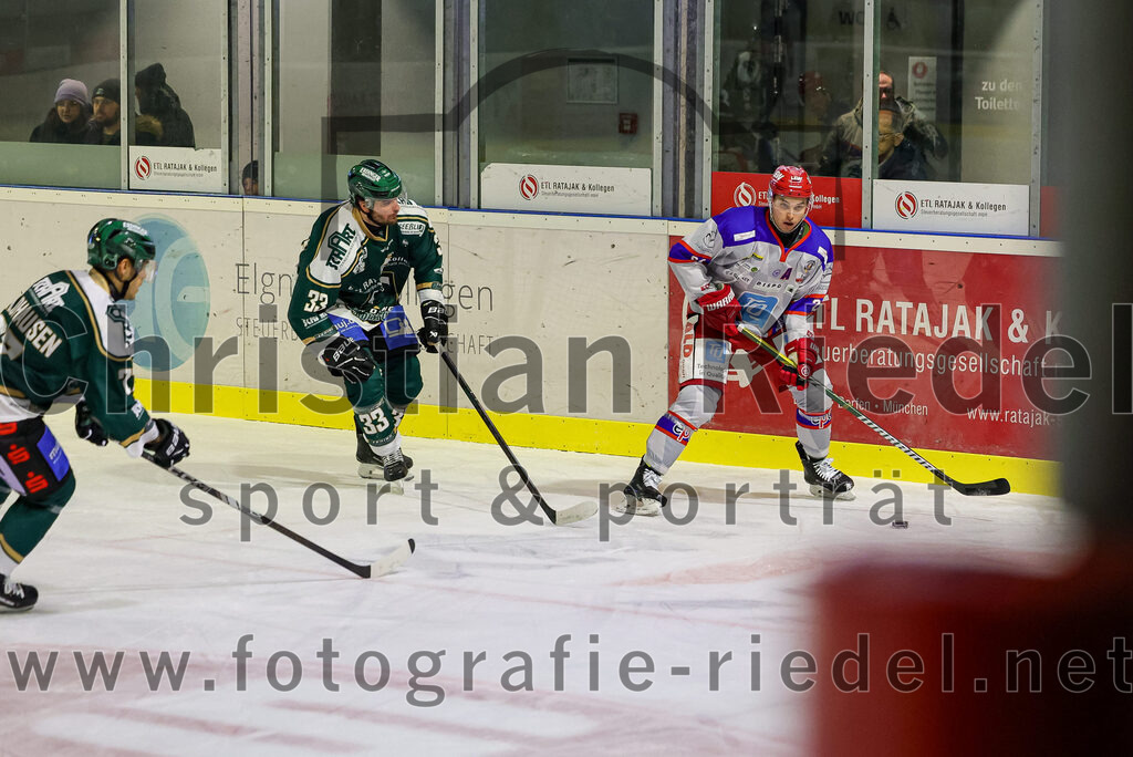 2025-11-30_076_TSV_Erding_gegen_EC_Peiting | Erding, Deutschland, 30.11.2025:Eishockey, Oberliga Süd 2025 / 2026, 22. Spieltag, TSV Erding gegen EC Peiting, Endergebnis: 5:1Mark Waldhausen (Erding Gladiators, #27), Marc Schmidpeter (Erding Gladiators, #33)Foto: Christian Riedel / fotografie-riedel.net