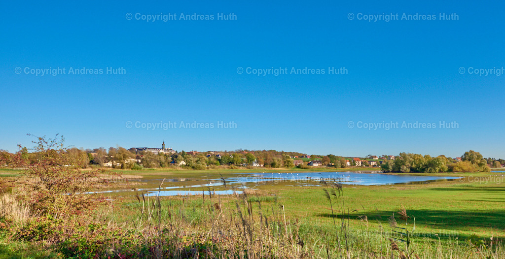 Schloss Hubertusburg vom Döllnitzsee aus 01 | Bedeutsame Landschaften Deutschlands - Realisiert mit Pictrs.com
