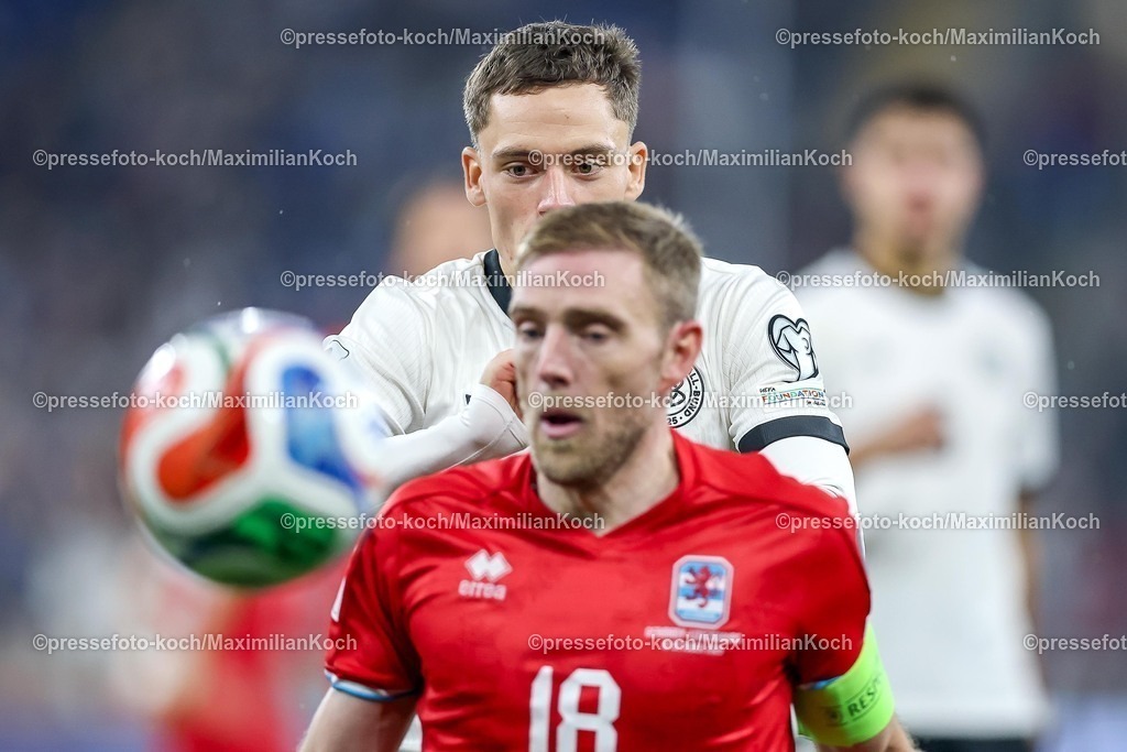 DFB10102501125 | 10.10.2025, Fußball, Länderspiel, Deutschland - Luxemburg, UEFA WM-Qualifikation, 2025/2026, Gruppe A, PreZero Arena in Sinsheim: Florian Wirtz (GER #17) im Zweikampf gegen  Laurent Jans (LUX #18) DFB regulations prohibit any use of photographs as image sequences and or quasi-video.