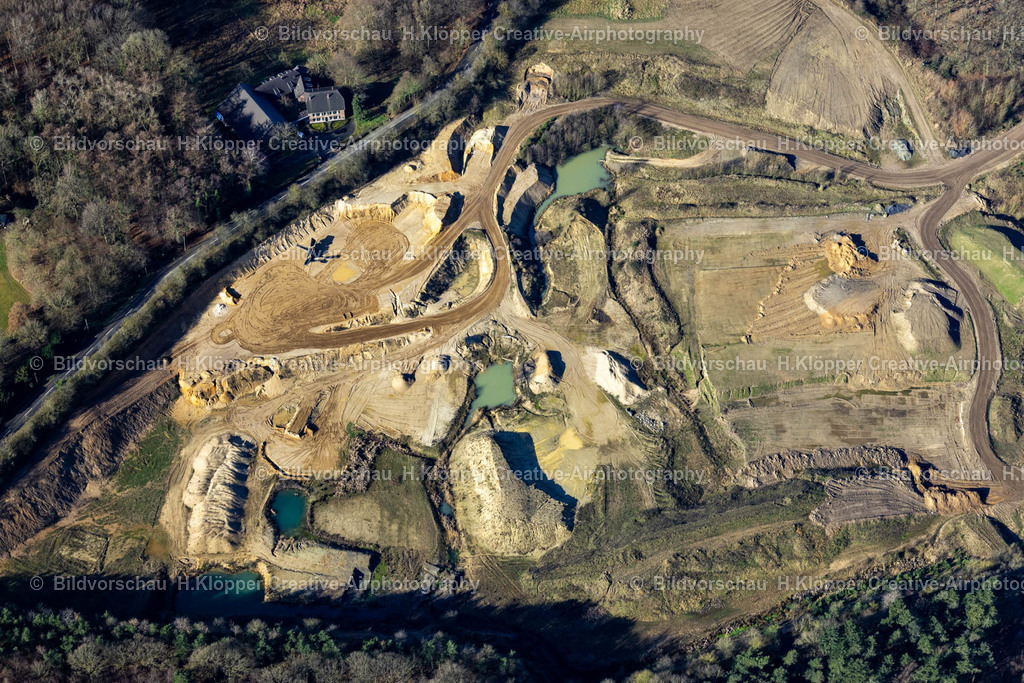 Luftbilder Schwalmtal-9768 | Luftbildfotografie Gelände und Abraum- Flächen des Sand- Tagebau an der Straße Lüttelforst in Schwalmtal im Bundesland Nordrhein-Westfalen, Deutschland - Realisiert mit Pictrs.com