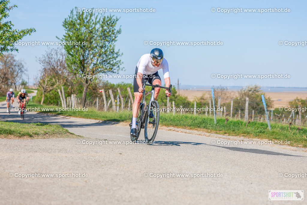 631_AR6_8213 | Neusiedlersee Radmarathon 2026@sportshot_your_pictrs #yourpictures#roadtowm2029 #nrm #neusiedlerseeradmarathon #neusiedlersee #neusiedlerseetourismus #burgenland #mörbisch #nrm26 #burgenlandtourismus #voglundco #poweredbyburgenlandtourismus #radsport #rad #marathon #ucigranfondo #visitburgenland #ucigranfondoworldseries