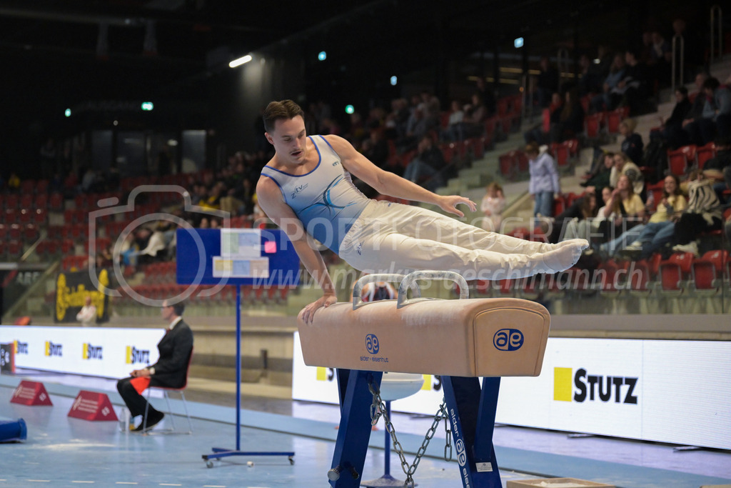 Schweizer Meisterschaften Kunstturnen Mannschaften Männer (B) - 22. November 2025 | Schweizer Meisterschaften Kunstturnen Mannschaften Männer (B)AXA Arena, WinterthurBild: Sportfotografie Markus Aeschimann | www.markus-aeschimann.ch - Realisiert mit Pictrs.com