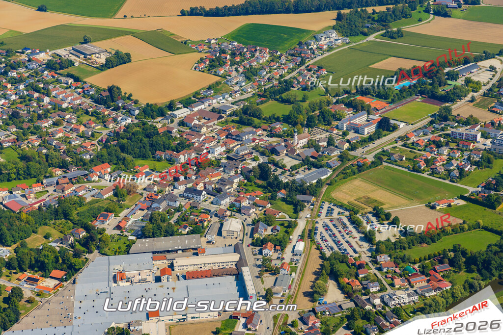Luftaufnahme von Ruhstorf an der Rott - Die Luftaufnahme wurde 2025 vom UL-Flugzeug heraus erstellt ( keine Drohne ) - Hochauflösende Luftaufnahme - für professionelle Ausdrucke geeignet. Die Geschenkidee !Mit Lizenz und Bildrechte bestellbar