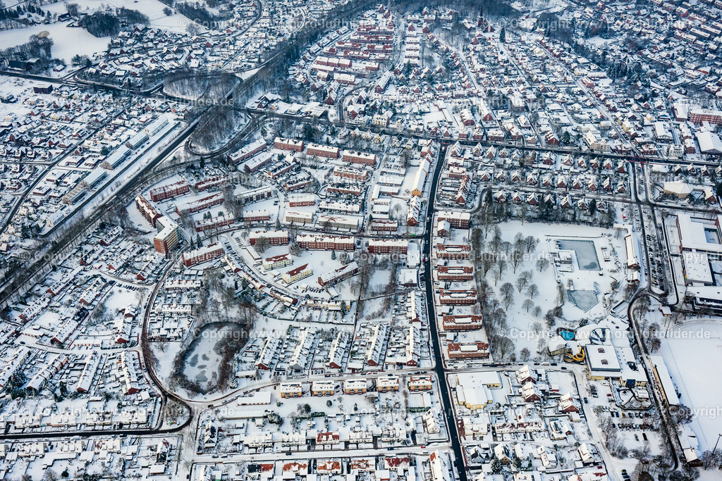 Stade_Pommernviertel_Winter_Schnee_ELS_2797050126 | STADE 05.01.2026 Winterlich schneebedeckte Stadtansicht des Stadtteil Klein Thun und Sachsenviertel in Stade im Bundesland Niedersachsen, Deutschland. // Wintry snowy city view of the Klein Thun district and Sachsenviertel in Stade in the state Lower Saxony, Germany. Foto: Martin Elsen