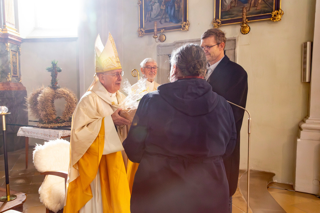 Festmesse-070 | Fotodoku der Festmesse anläßlich der Seligsprechung von Maria Theresia LEDOCHOWSKA 1975, zelebriert von Altbischof DDr. Klaus Küng und Pfarrer Mag. Zenon PAJAK in der Pfarrkirche Loosdorf. 