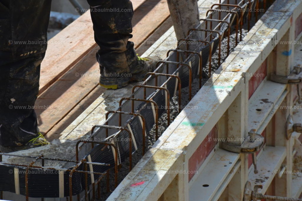 bib-lg04-betonarbeiten-0181 | Nach LV-Leistungsgruppen sortierte Detailfotos über den Bau eines Hauses. Alle Hausbau-Bilder direkt vom Urheber und Autor der Website Haus-Selber-Bauen.com