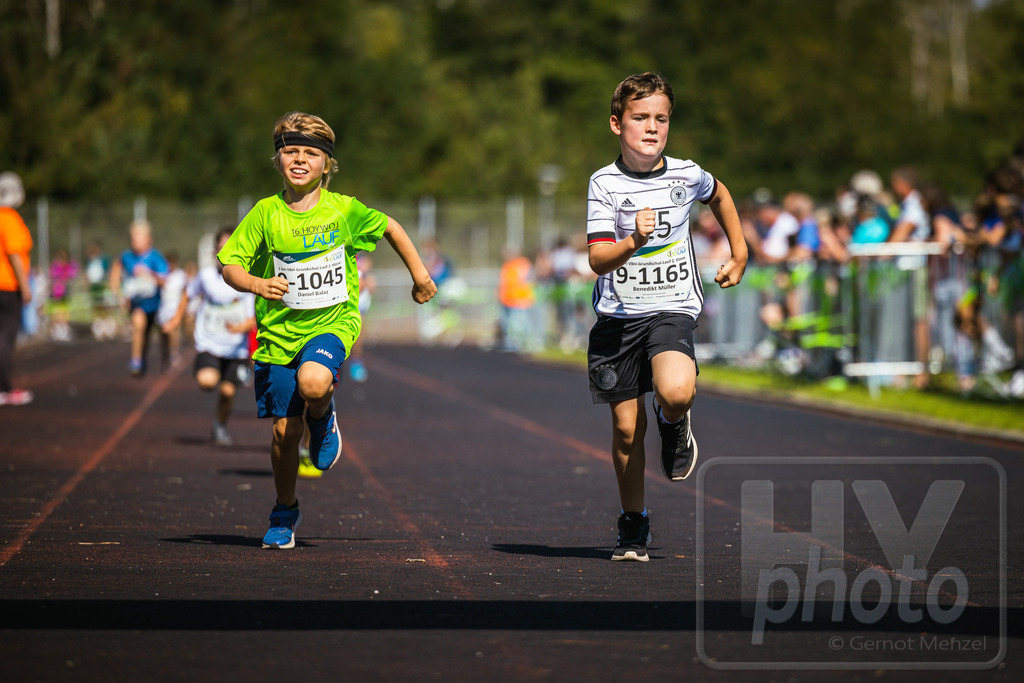 16. Hoywoj-CityLauf im Sportforum Hoyerswerda - 16.09.2023 | 1km VBH-Grundschul-Lauf 2. Klassen - Realisiert mit Pictrs.com