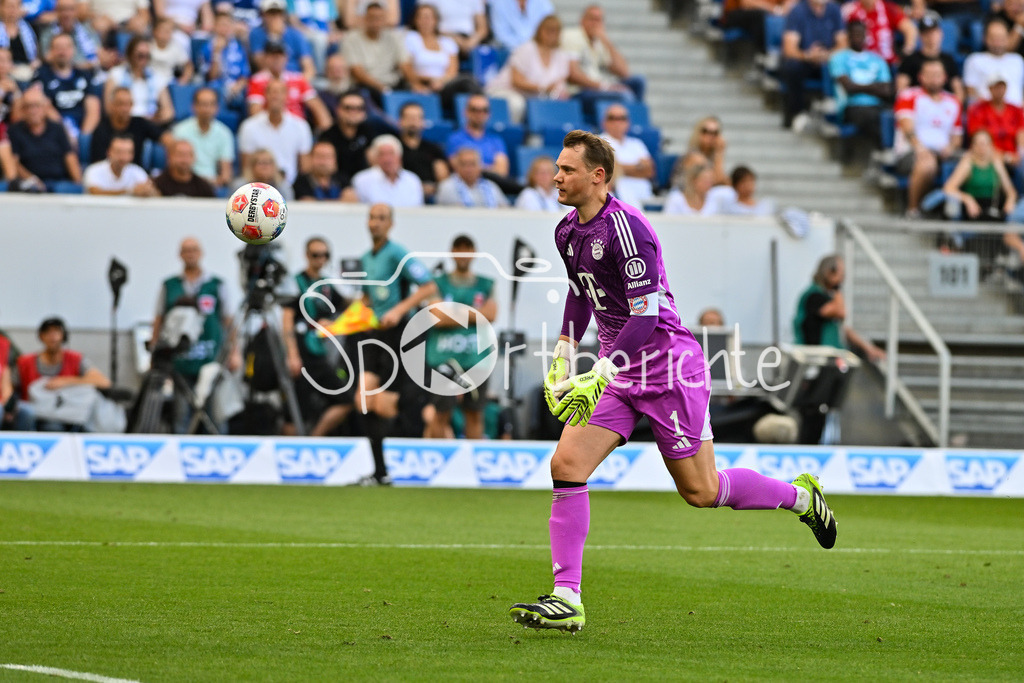 TSG 1899 Hoffenheim - FC Bayern München | Im Bild Manuel NEUER (FC Bayern Muenchen 1) der einem Ball nacheilt / Einzelfoto / Freisteller / Bundesliga: TSG 1899 Hoffenheim - FC Bayern München; PreZero-Arena am 20.09.2025 / DFL REGULATIONS PROHIBIT ANY USE OF PHOTOGRAPHS AS IMAGE SEQUENCES AND/OR QUASI-VIDEO
