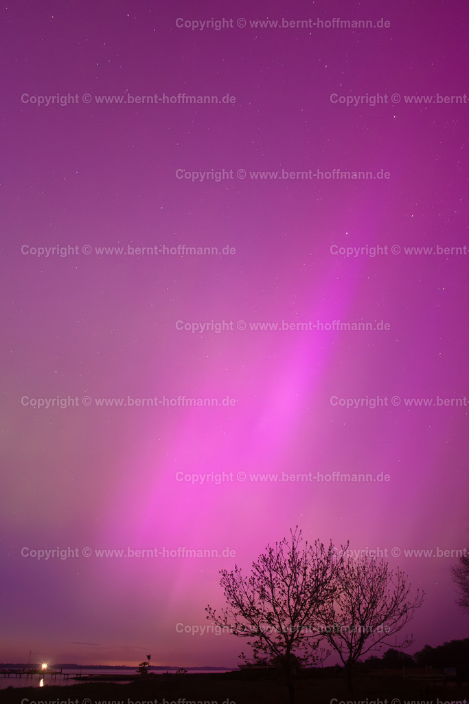 PPL_6813mod_60x90 | FOTOGRAFIE. Polarlicht. __ Nächtliches Lichtphänomen über der Flensburger Förde. - Realisiert mit Pictrs.com