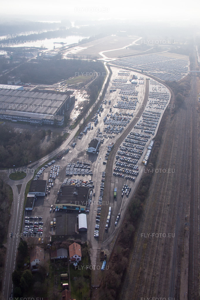 Vue aérienne: Vue de la ville à Lauterbourg dans le département Bas Rhin, France. Photo: IMG_085483.jpg prise le 24/12/2015 par Werner Riehm/FLY-FOTO.euRésolution de l'original: 3648 x 5472 px