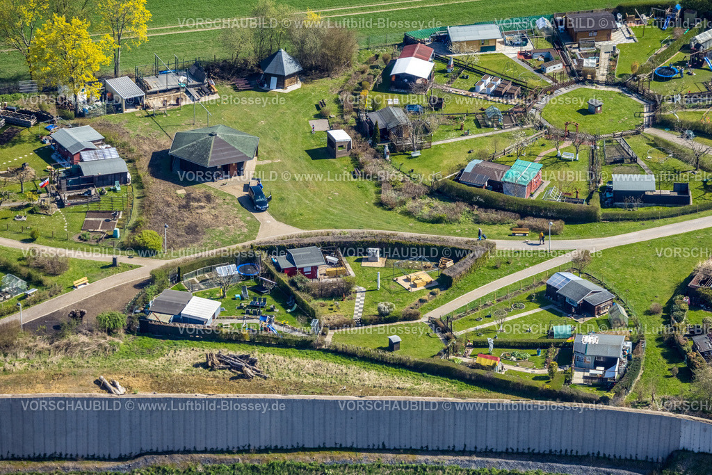 Witten220400926 | Luftbild, Kleingartenanlage Mellmausland mit Schallschutzwand neben Amazon im Gewerbegebiet Brauckstraße, Rüdinghausen, Witten, Ruhrgebiet, Nordrhein-Westfalen, Deutschland