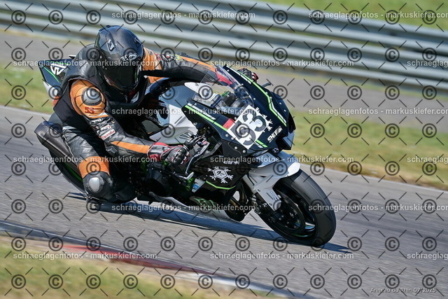 25bt04-0084 | markuskiefer.com - Realisiert mit Pictrs.com