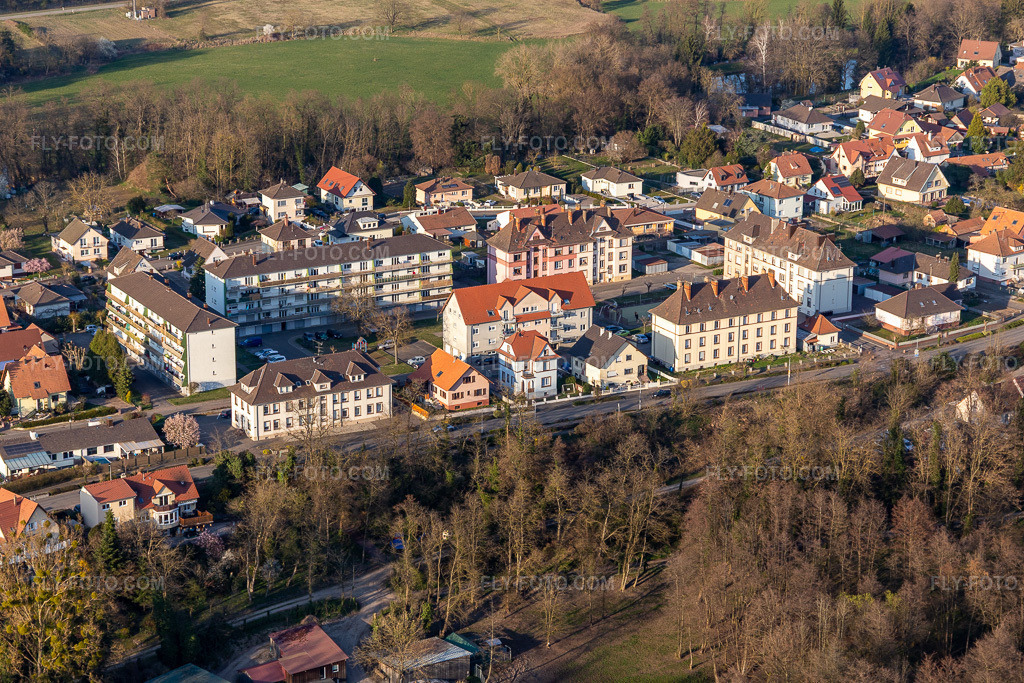 Aerial view: Rue Saint-Just le Martel in Scheibenhard in the state Bas-Rhin, France. – Photo: IMG_130990.jpg taken on 03/22/2022 by Werner Riehm/FLY-FOTO.com – Resolution of the original: 5472 x 3648 px
