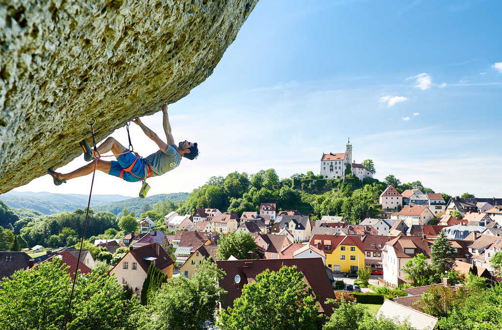 CS-210615-6498-6-RET | Julian klettert Supernase (8) am Gernerfels in Gößweinstein