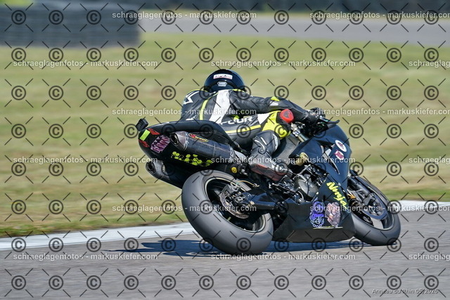 26BT01-0524 | markuskiefer.com - Realisiert mit Pictrs.com