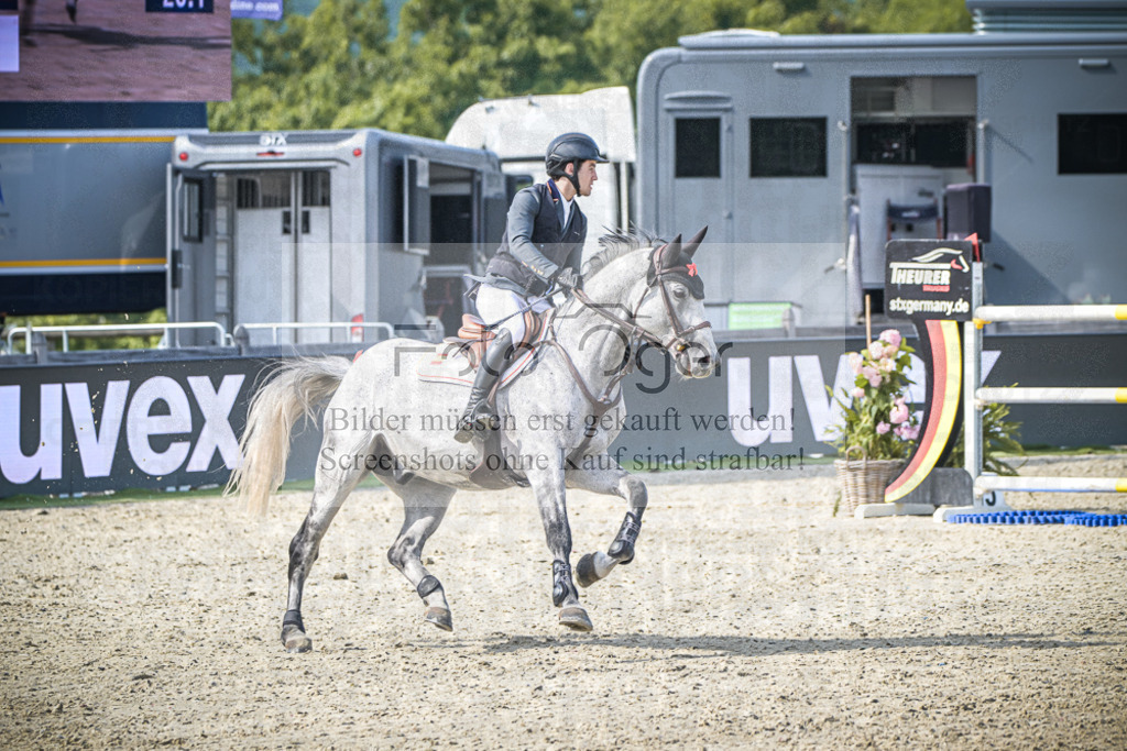 DOS_7780 | Entdecke hochwertige Reitturnierfotos von Foto Oger. Professionell, emotional und authentisch – jetzt Lieblingsmomente im Shop bestellen.Deutschlandweite Turnierfotografie. - Realisiert mit Pictrs.com