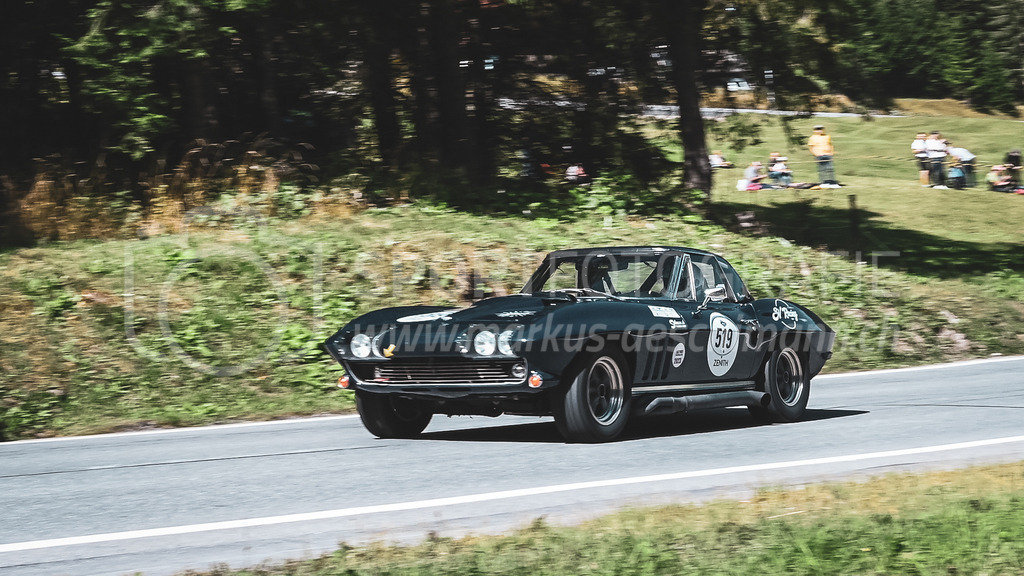 19. Arosa ClassicCar 2023 - 2. September 2023 | 19. Arosa ClassicCar 2023
Arosa, Schweiz
Vignoni Joey aus Zürich mit der Startnummer 519 in einem Corvette C2, Jahrgang 1964, in der Klasse Competition.
@arosaclassiccar, @arosa.official, #arosaclassiccar, #arosa, #76curves, #classiccar
Bild: Sportfotografie Markus Aeschimann | www.markus-aeschimann.ch - Realisiert mit Pictrs.com