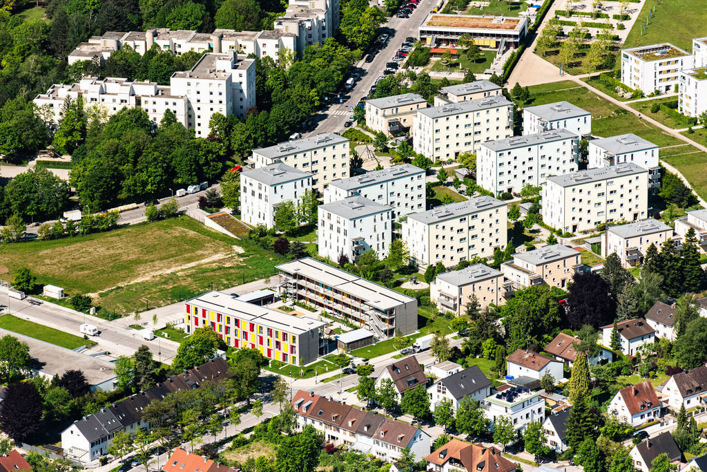 dr__0027616.jpg | MüNCHEN 24.05.2019 Hochhaus- Gebäude im Wohngebiet an der Schröfelhofstr in München im Bundesland Bayern, Deutschland. // High-rise building in the residential area on Schroefelhofstr in Munich in the state Bavaria, Germany. Foto: Daniel Reiter
