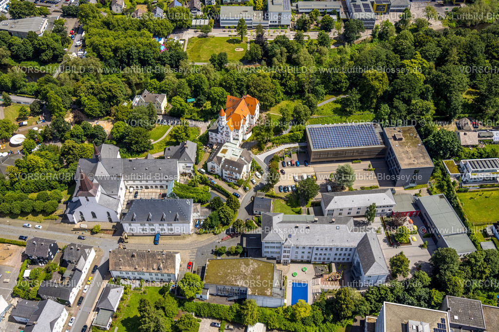 Arnsberg240708040 | Luftbild, Kloster Wedinghausen und kath. Propsteikirche St. Laurentius, Gymnasium Laurentianum und Villa mit Spitzturm Senioren-Wohnpark Arnsberg GmbH, Arnsberg, Sauerland, Nordrhein-Westfalen, Deutschland