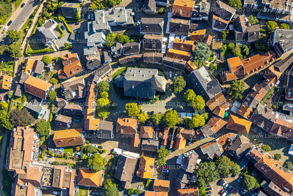Hattingen240810461 | Luftbild, Wohngebiet Wohnsiedlung Ortsansicht mit historischer Altstadt und St. Georg Kirche im Zentrum, historische Häuser, Hattingen, Ruhrgebiet, Nordrhein-Westfalen, Deutschland