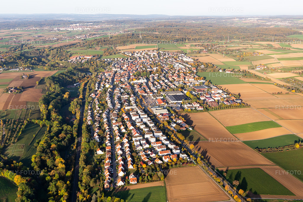 Luftbild: Fluss- Uferbereichen der Glems in Höfingen im Ortsteil Höfingen in Leonberg im Bundesland Baden-Württemberg in Deutschland. Foto: IMG_119134.jpg vom 14.10.2019 durch Werner Riehm/FLY-FOTO.de