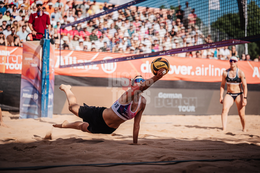 Beachvolleyball | Frauen | Allianz German Beach Tour 2025 | Tourstop München | 12.07.2025 | Janne Uhl springt zum Ball