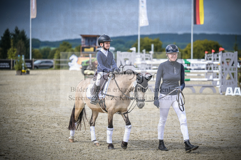DOS_0054 | Entdecke hochwertige Reitturnierfotos von Foto Oger. Professionell, emotional und authentisch – jetzt Lieblingsmomente im Shop bestellen.Deutschlandweite Turnierfotografie. - Realisiert mit Pictrs.com