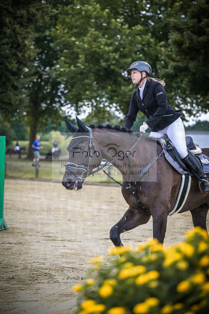 DOS_2383 | Entdecke hochwertige Reitturnierfotos von Foto Oger. Professionell, emotional und authentisch – jetzt Lieblingsmomente im Shop bestellen.Deutschlandweite Turnierfotografie. - Realisiert mit Pictrs.com