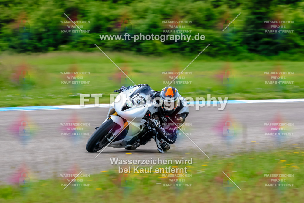 MotoTeam-3589 | Hier findet Ihr Bilder von Touristenfahrten auf der Nürburgring Nordschleife oder von anderen Veranstaltungen die ich besucht habe. Viel Spass beim Durch Schauen 
