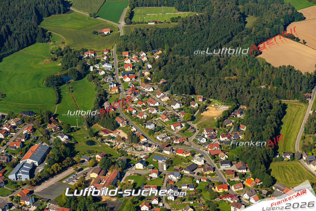 Aktuelles Luftbild von  Teunz Kauf mit Lizenz / Bildrechten möglich- Die Luftaufnahme wurde 2021 mittels UL-Flugzeug erstellt ( keine Drohne ) - hochauflösende Kamera-Systeme von  Canon -Beste Qualität - Für grossformatige Ausdrucke geeignet. Die Geschenkidee !