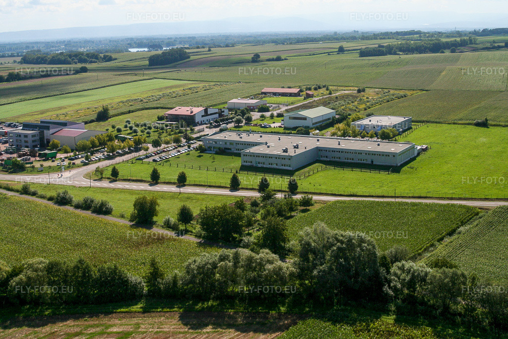 Vue aérienne: Scheibenhardt à Scheibenhard dans le département Bas Rhin, France. Photo: IMG_3584.jpg prise le 31/08/2006 par Werner Riehm/FLY-FOTO.euRésolution de l'original: 3456 x 2304 px