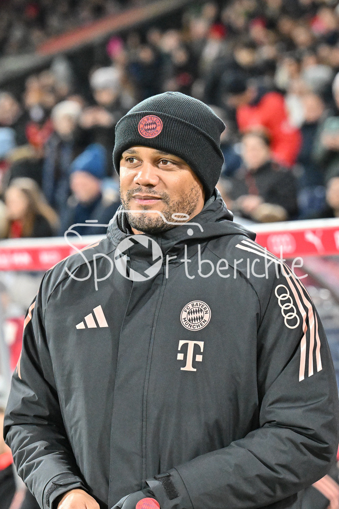 Augsburger Panther - EC VSV | im Bild Vincent KOMPANY Trainer FC Bayern Muenchen vor der Partie in Salzburg / Testspiel: RB Salzburg - FC Bayern Muenchen, Red Bull Arena am 06.01.2025
