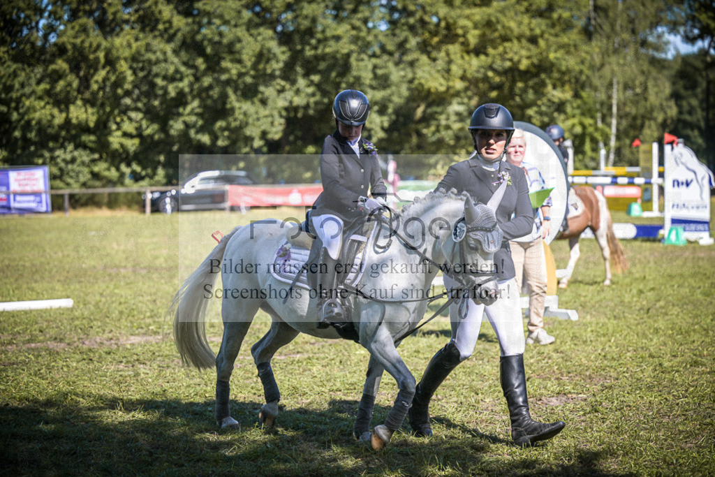 DOS_0133 | Entdecke hochwertige Reitturnierfotos von Foto Oger. Professionell, emotional und authentisch – jetzt Lieblingsmomente im Shop bestellen.Deutschlandweite Turnierfotografie. - Realisiert mit Pictrs.com